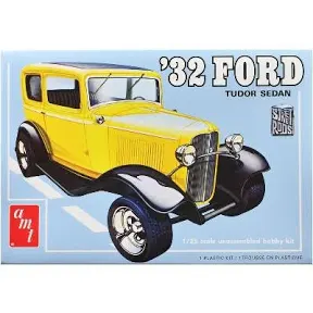 32 Ford Tudor Sedan AMT 1:25